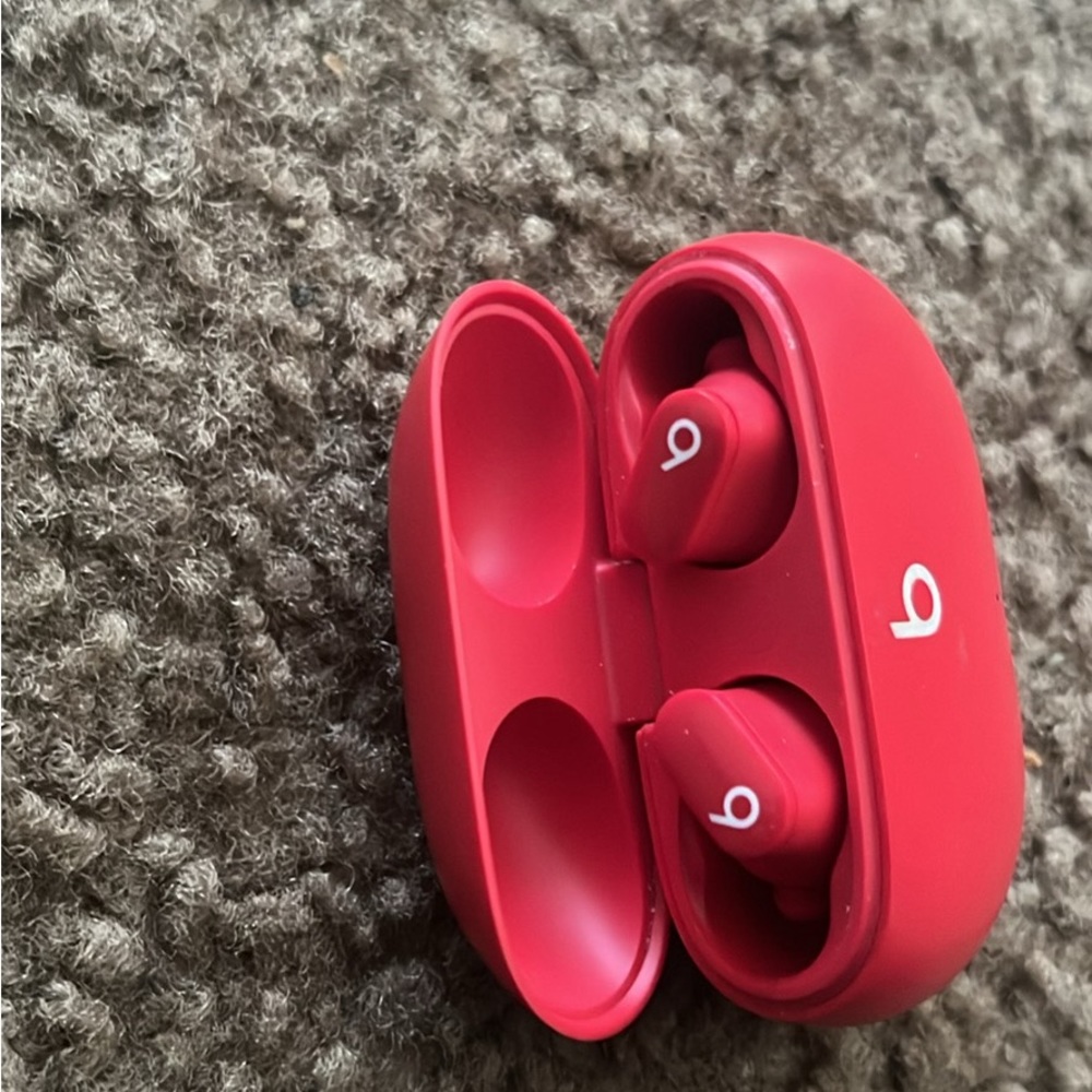 Powerbeats noise cancellation